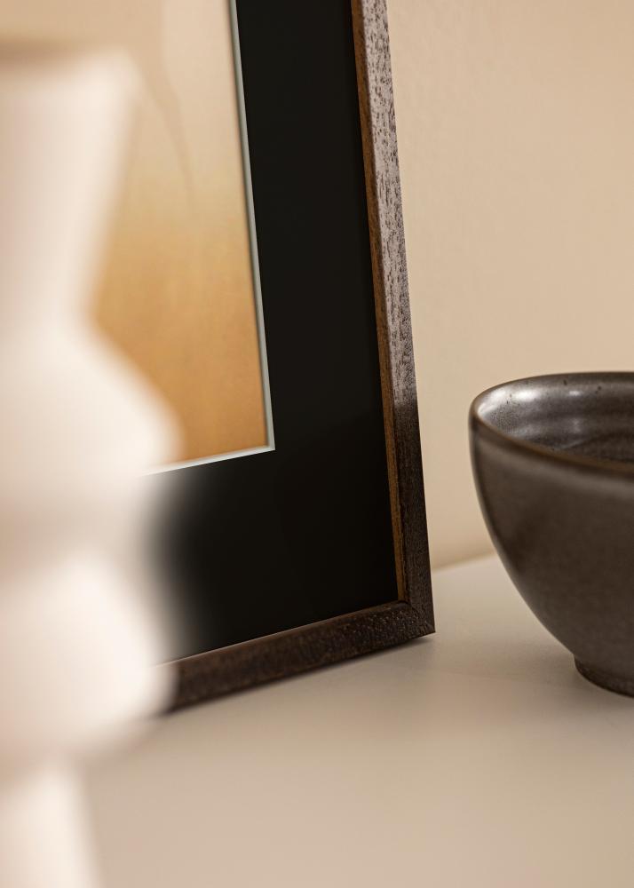 Cadre Edsbyn Noyer 18x18 cm - Passe-partout Noir 12x12 cm